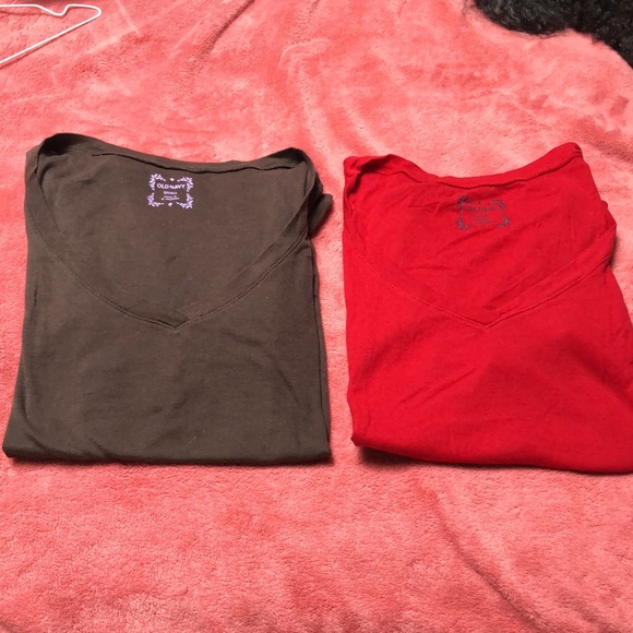 Old Navy red and olive green short sleeve v neck tee shirts size small. - Picture 4 of 9